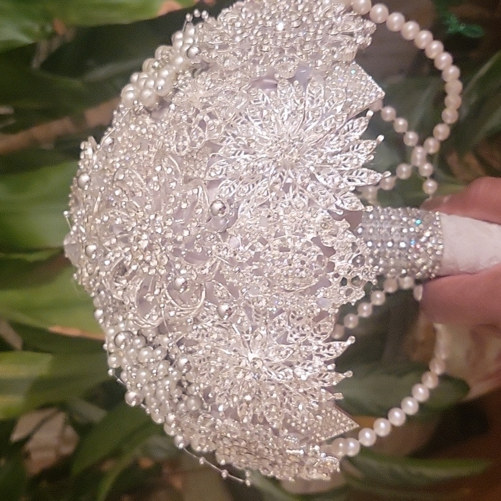 Silver brooch bouquet - Picture 6 of 7